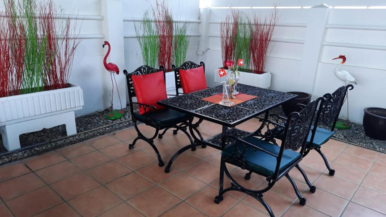 Swiss Food Restaurant And Room For Rent Pattaya Exterior photo